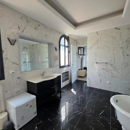 Luxury L'oranour Villa *